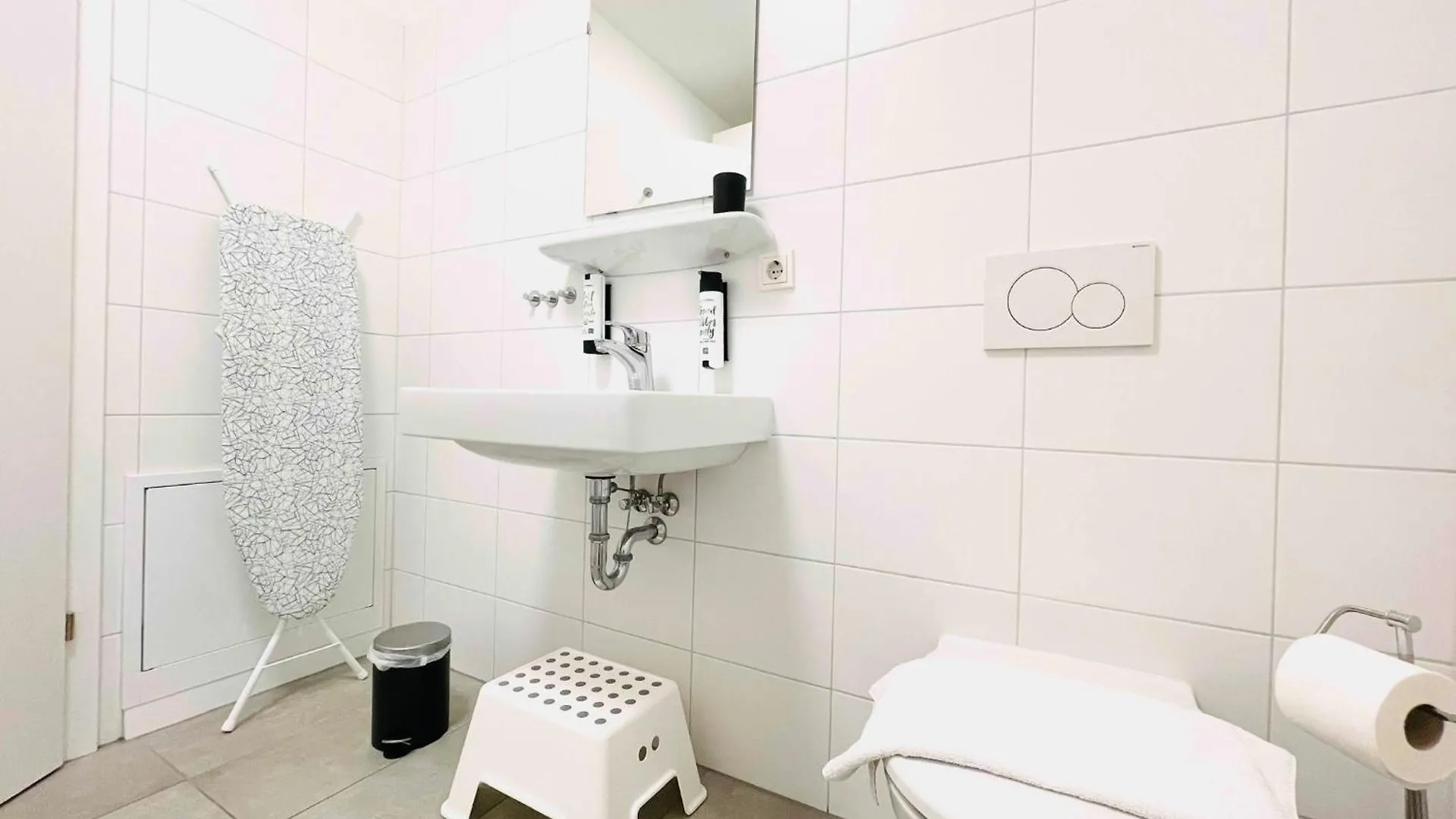Apstay City Center I Free Parking I Self Check-In Graz 0*,  Avusturya